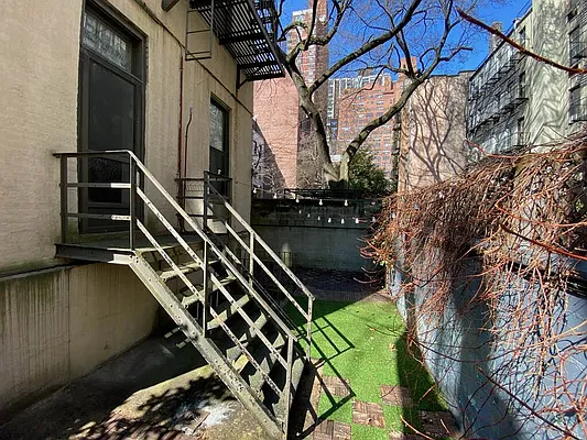 Rented by AZ REALTY NYC LLC | media 19