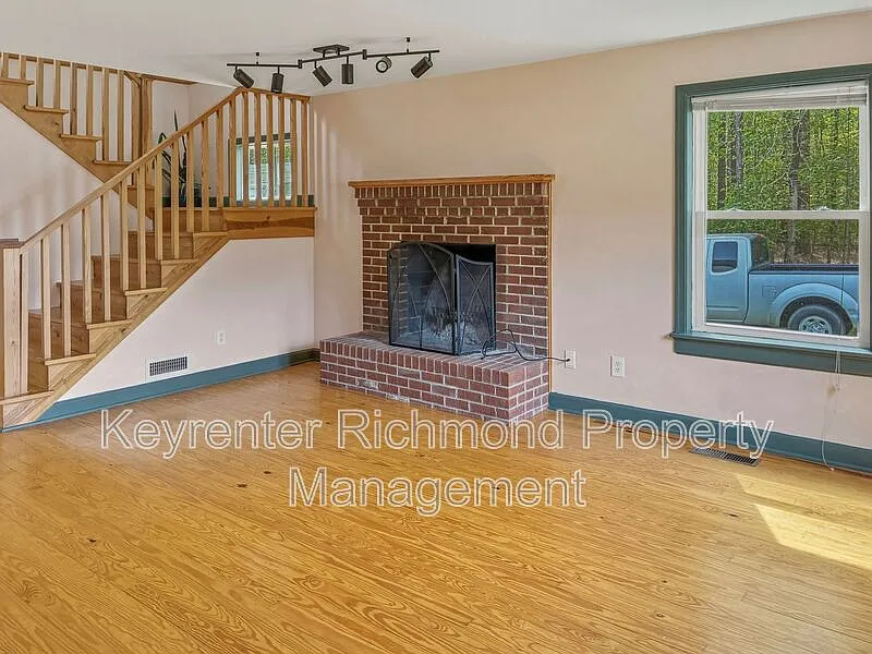 3 bed, 2.0 bath, 1488 sqft, $2,400 — Photo 3