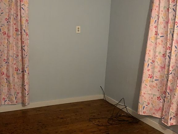 4th image of 1021 Orange Rd