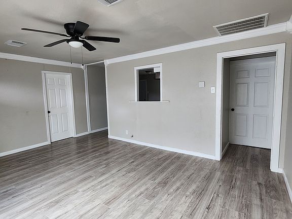 5th image of 2817 Rosemary Ln