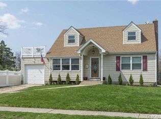 2743 S Shelley Rd, Bellmore, NY 11710