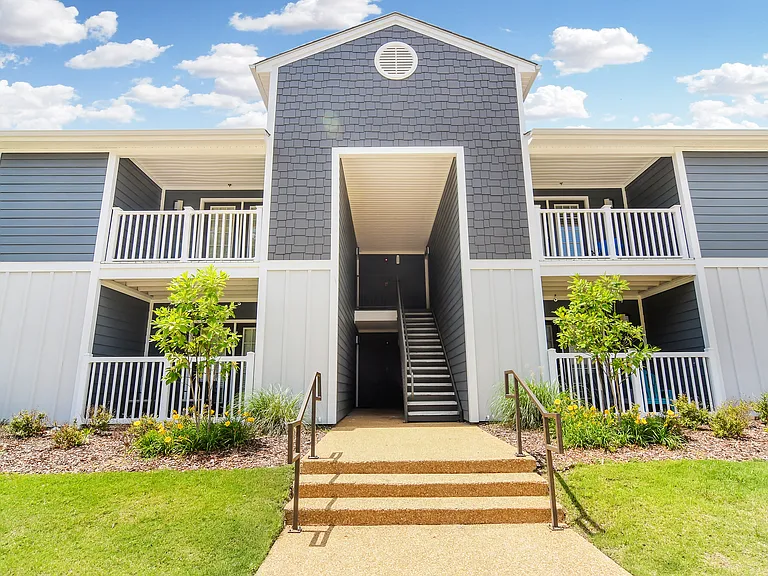 The Colony Apartment Homes — Photo 8