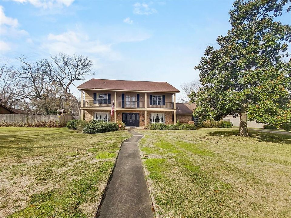 1st image of 412 Forest Dr
