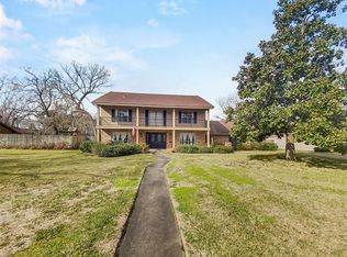 412 Forest Dr, Lake Jackson, TX 77566