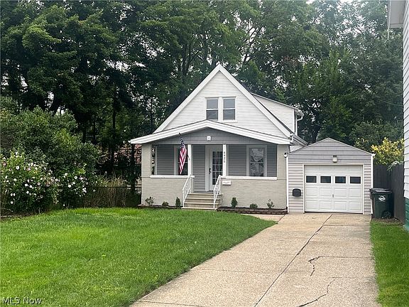 3rd image of 4420 Torrington Ave