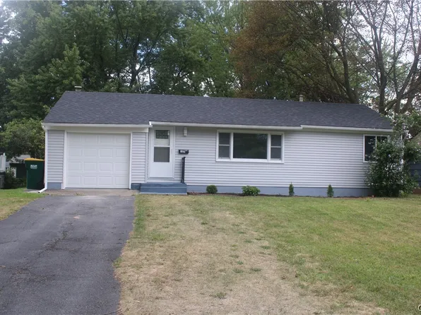 127 Oakley Dr, North Syracuse, NY 13212