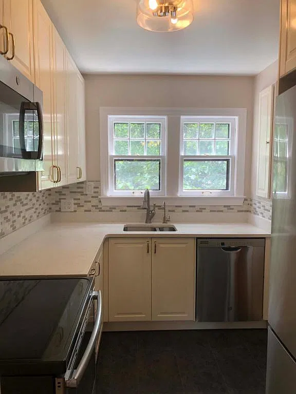 3 bed, 1400 sqft, $4,000 — Photo 3
