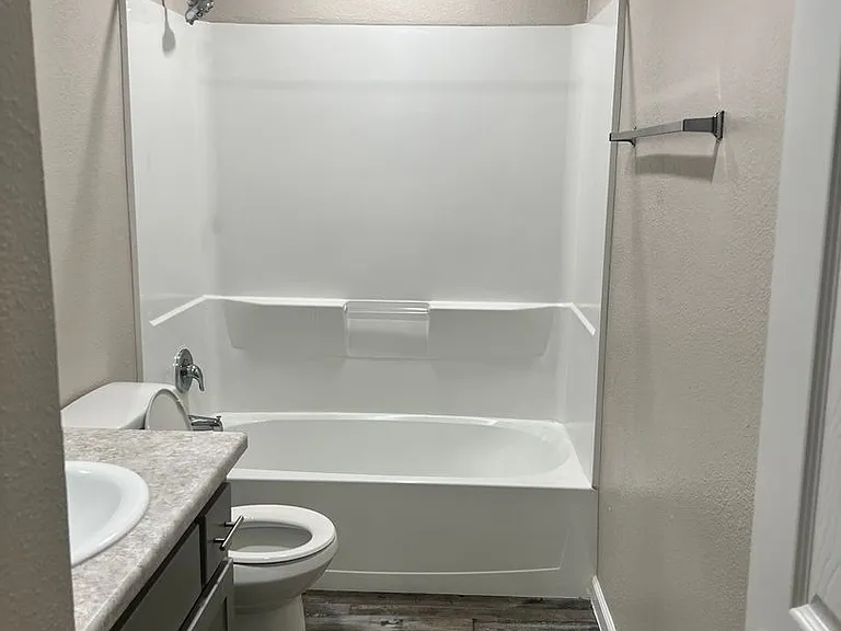 Meadowbrook Apartments — Photo 5