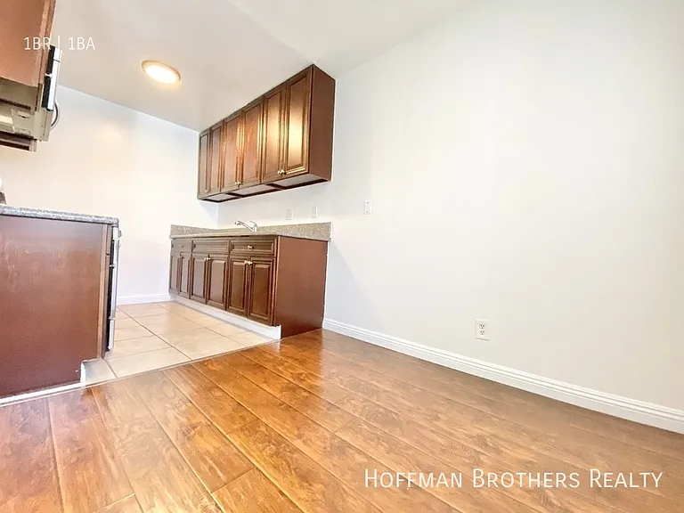 16215 Vanowen St #11 — Photo 4