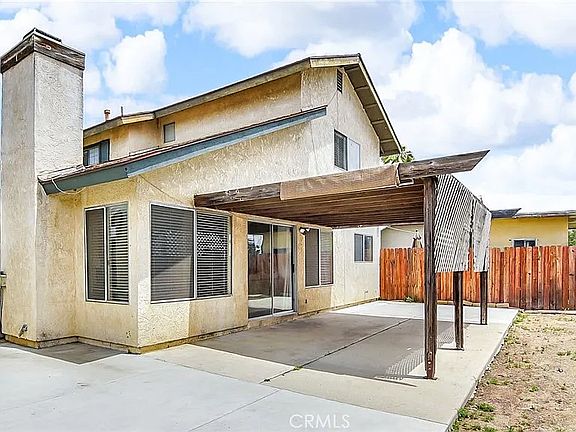 Plenty of room where to host family and friends.