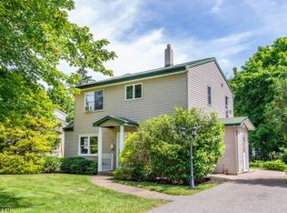 9 Village Rd, Pompton Plains, NJ 07444