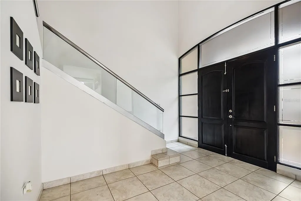4 bed, 2.5 bath, 2825 sqft, $4,500 — Photo 4