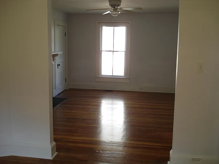 210 E Anderson Ave — Photo 3