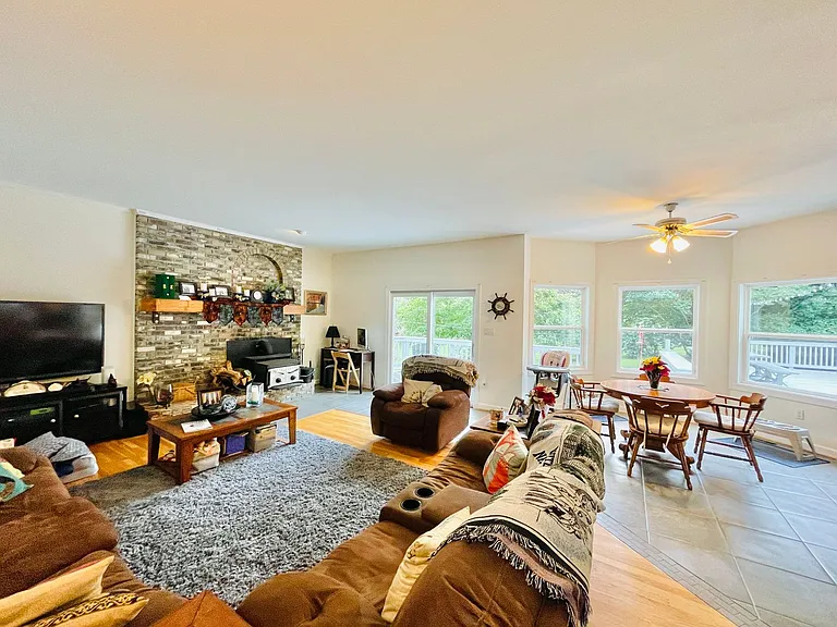 1474 Freeman Dr — Photo 5