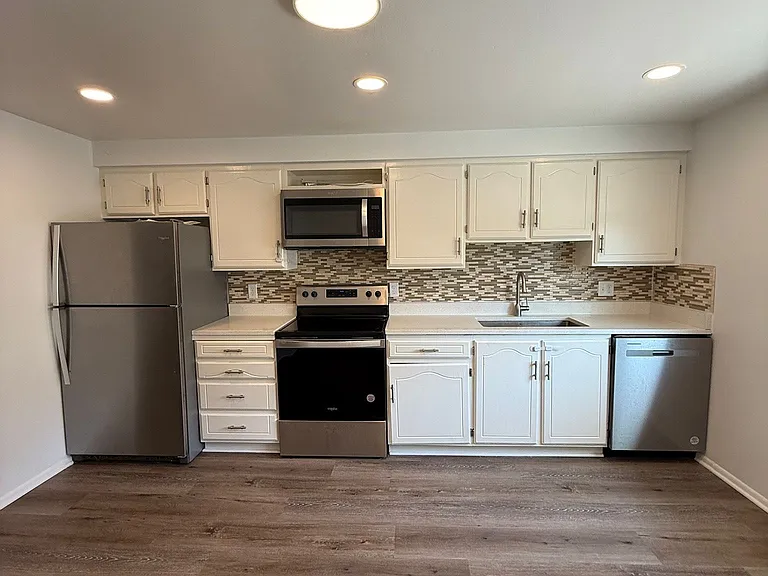 Sierra Ridge Apartments — Photo 18