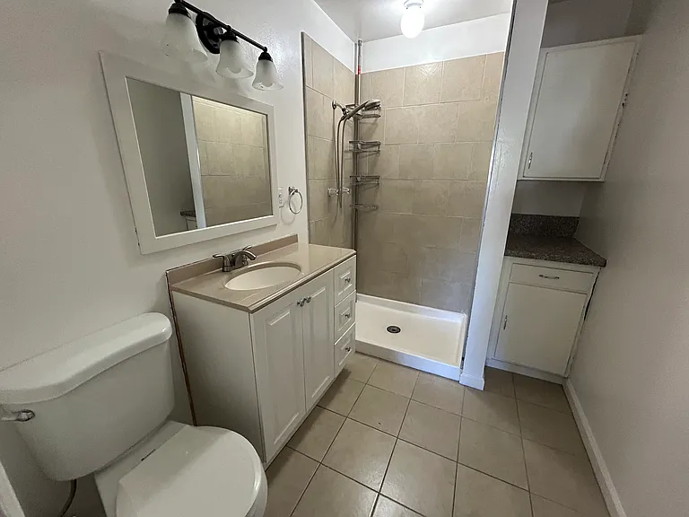 233 N Fairview St — Photo 5
