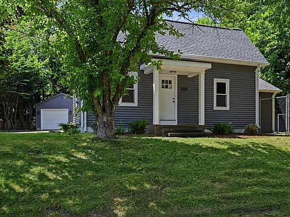 2nd image of 208 N Elm St