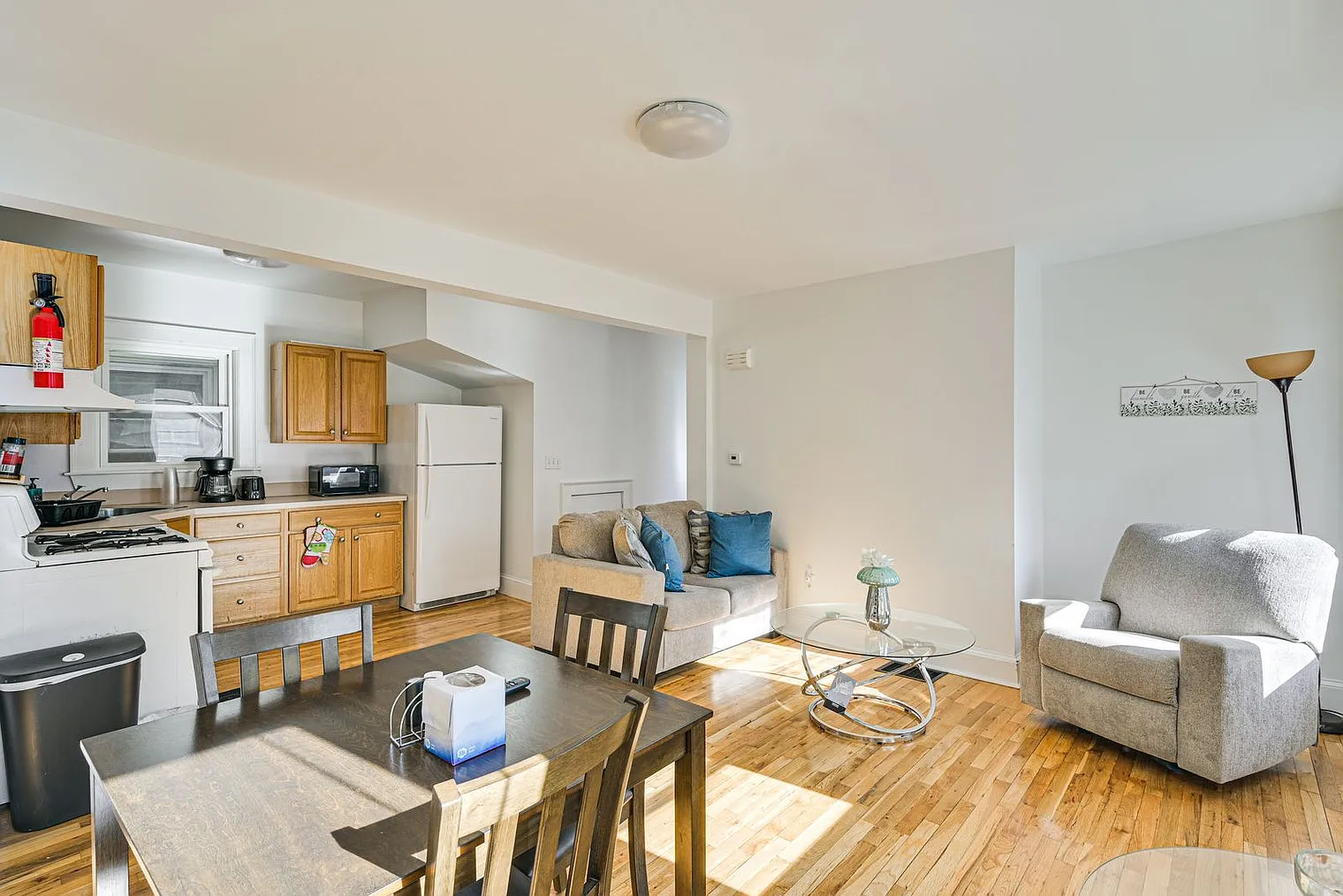 2 bed, 1.0 bath, 742 sqft, $5,056 — Photo 4