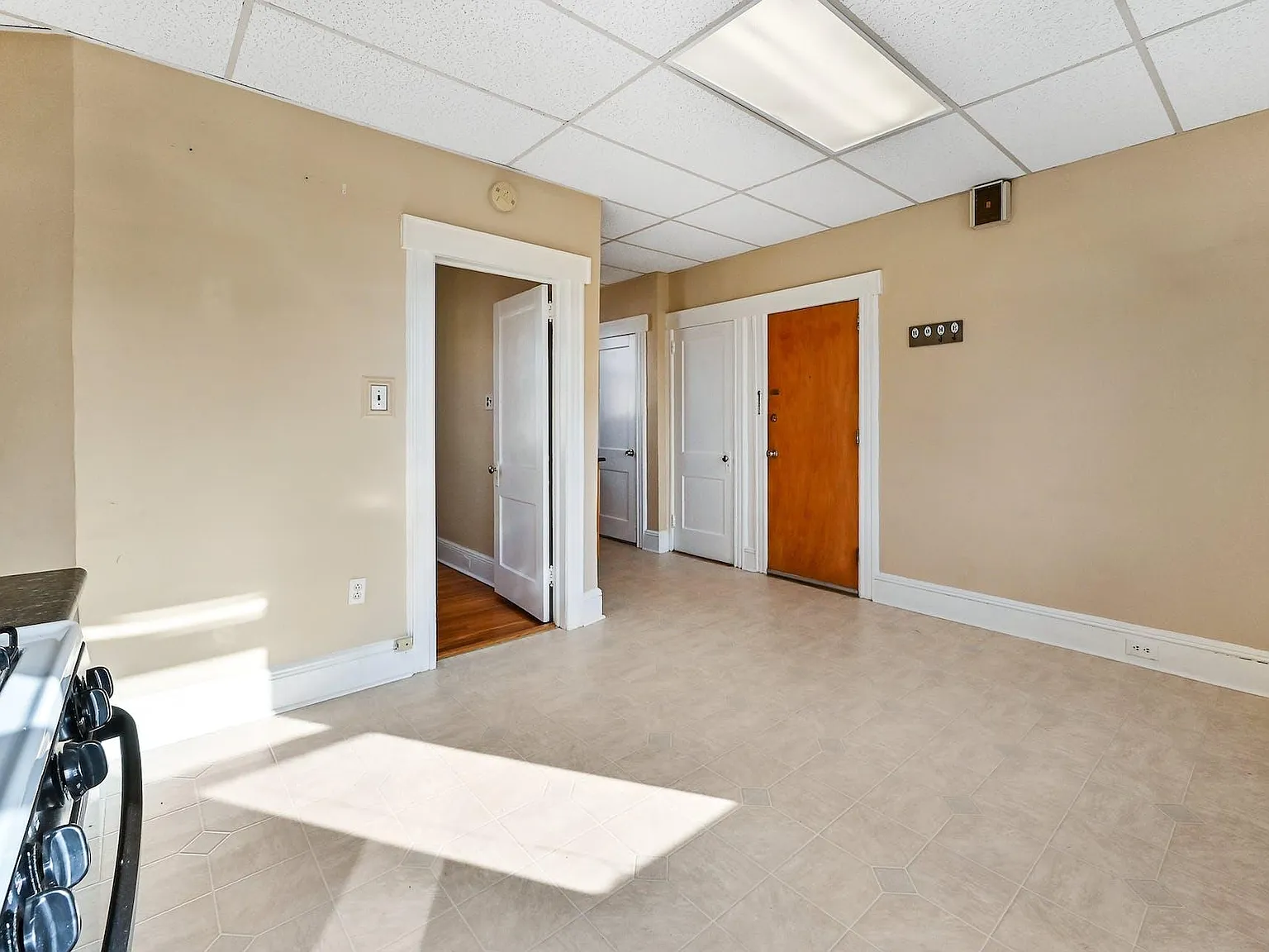 1 bed, 650 sqft, $1,800 — Photo 4