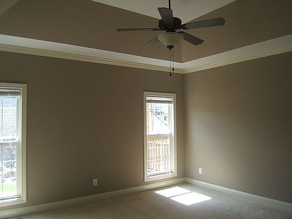 Huge masterbed room /walk in closets/upgraded fan! 