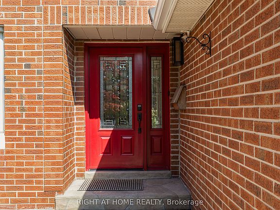 2nd image of 262 Yorkshire Dr