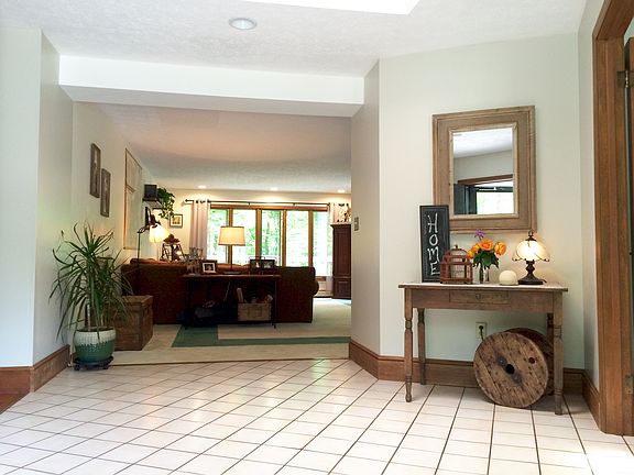 3rd image of 8820 Beechwood Dr