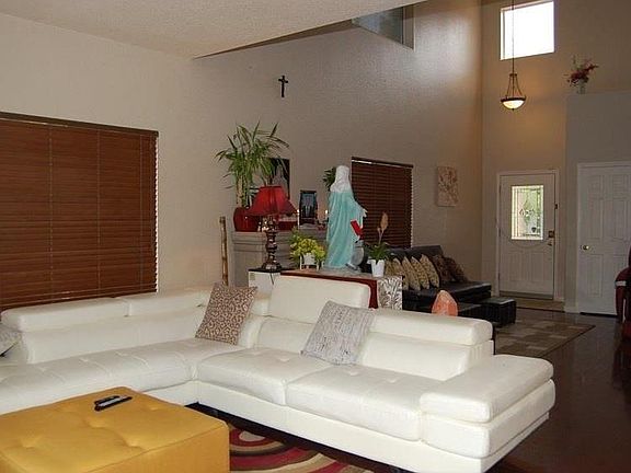 3rd image of 2389 Madrid Dr