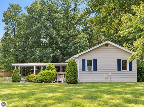 885 Parsons Rd, Traverse City, MI 49686