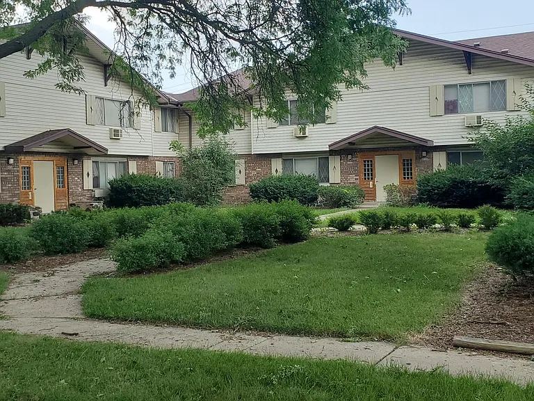 9520 W Fond Du Lac Ave — Photo 1