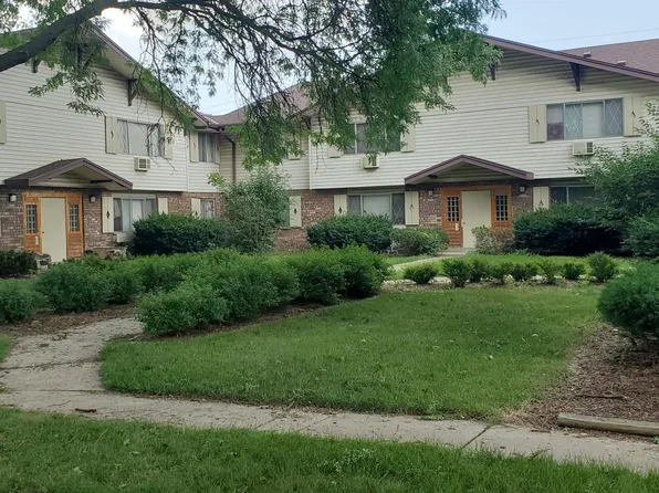 9520 W Fond Du Lac Ave, Milwaukee, WI 53225