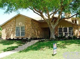 2055 Oakbluff Dr, Carrollton, TX 75007