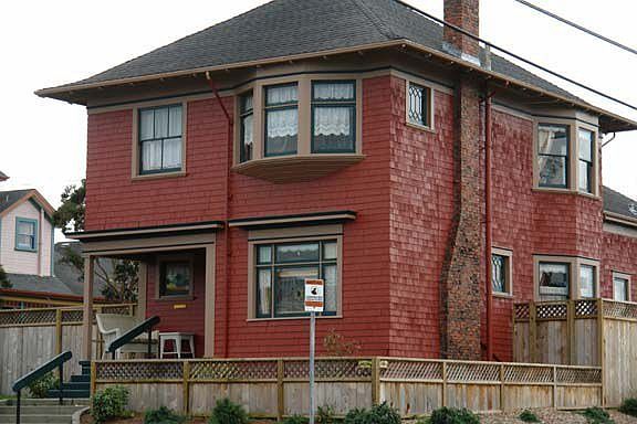 2nd image of 204 Hillsdale St