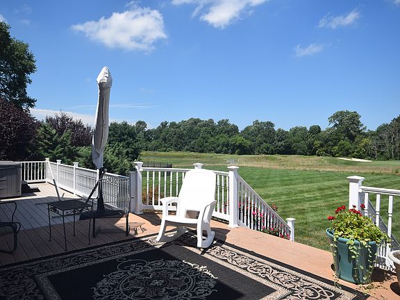 5th image of 207 Clayton Manor Dr