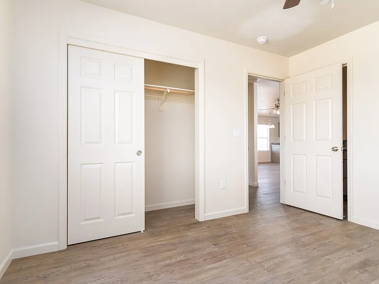 2467 Oakmont Cir — Photo 11