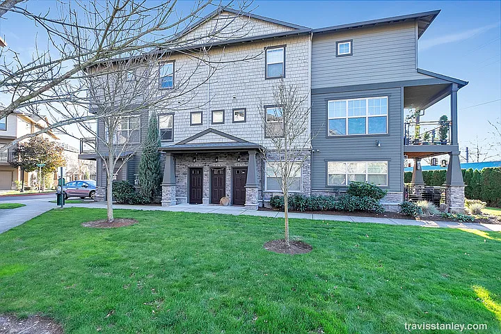 8836 NE Brentford Way — Photo 1