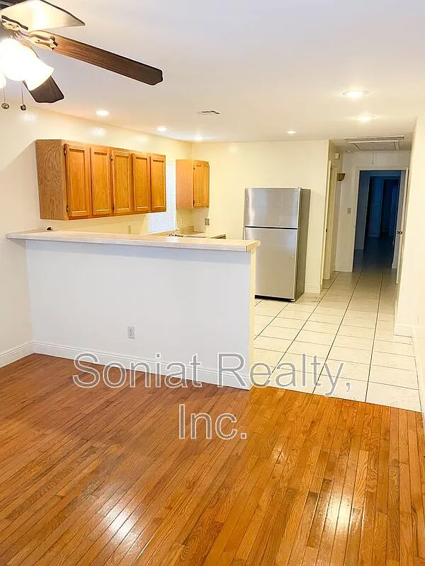 2 bed, 1.0 bath, 812 sqft, $1,250 — Photo 3