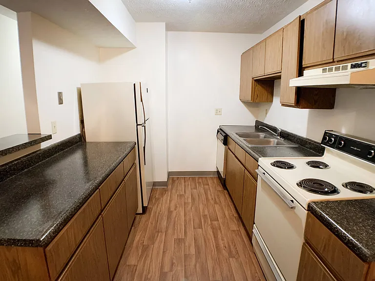 Forest Creek Apartments — Photo 27