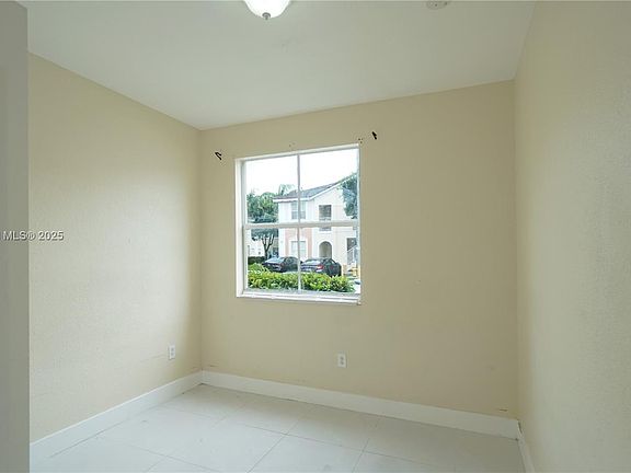 5th image of 1535 SE 26th St Unit 103