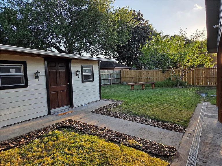 15415 Beechnut St — Photo 20