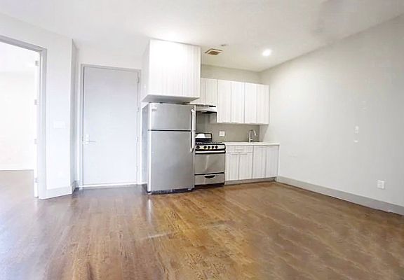 2nd image of 414 Suydam St APT 3F