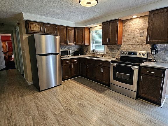 3rd image of 324 Barr Rd