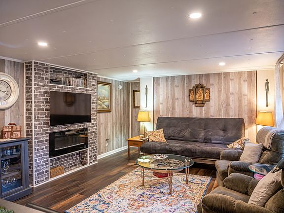 4th image of 2029 Maple St