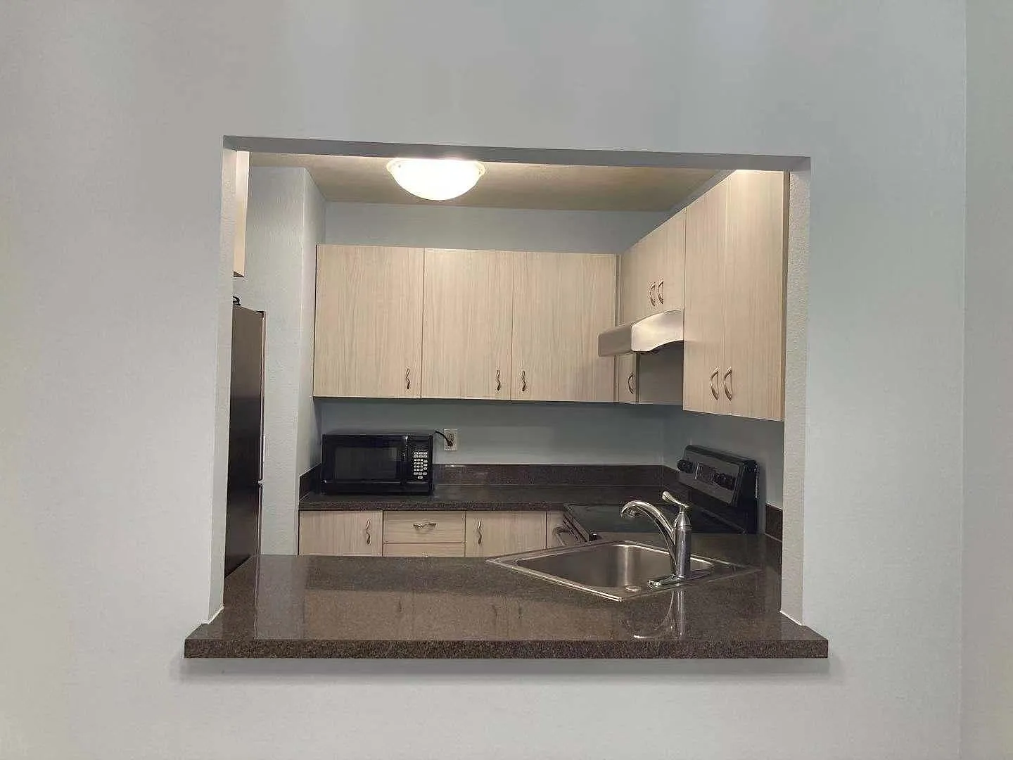 2 bed, 1.5 bath, 980 sqft, $2,145 — Photo 2