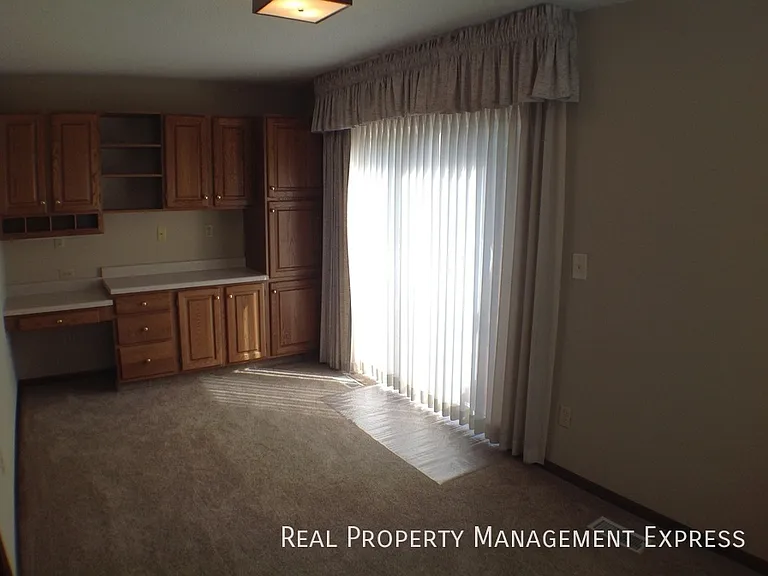 233 E Pam Rd — Photo 6