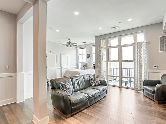 4th image of 55 Mallory Ave #64