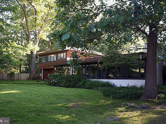 5th image of 1112 General Saint Claire Rd