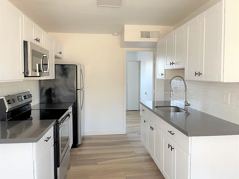142 N Elm St #12 — Photo 4