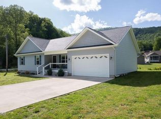 107 Hope Weir Ln, Jacksboro, TN 37757