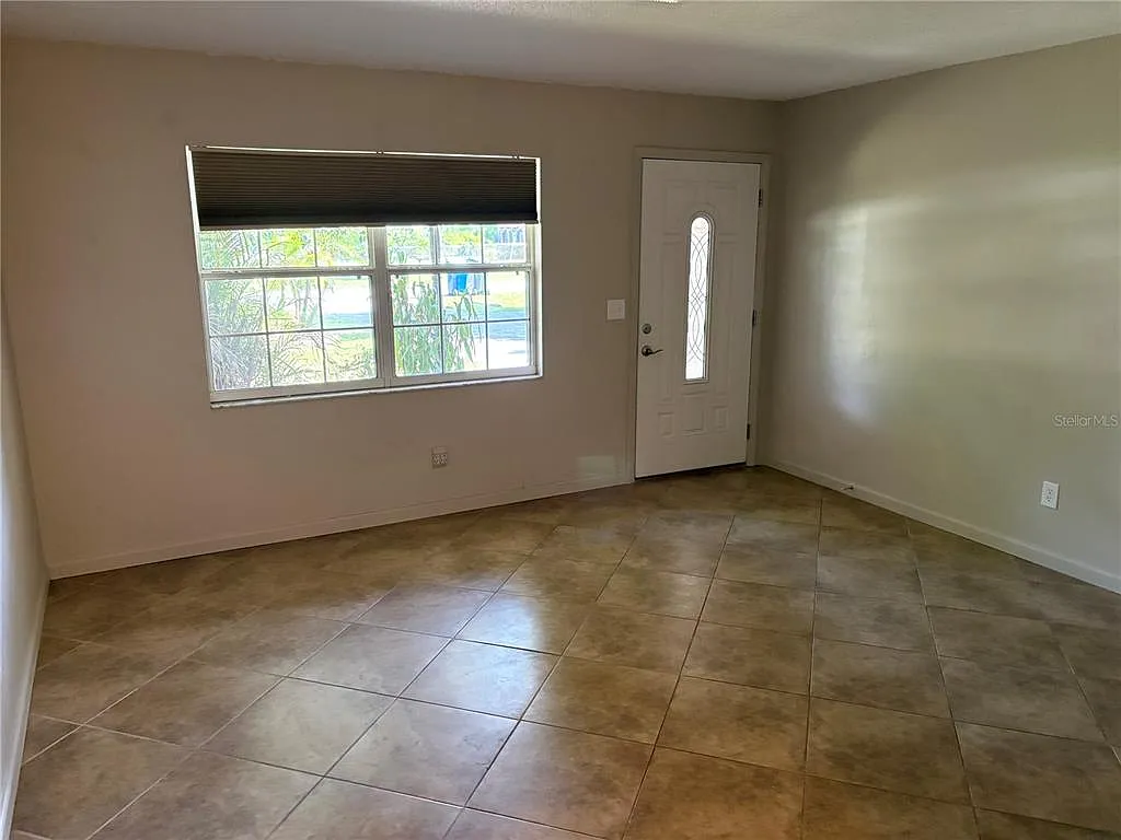 3 bed, 2.0 bath, 1624 sqft, $2,200 — Photo 4