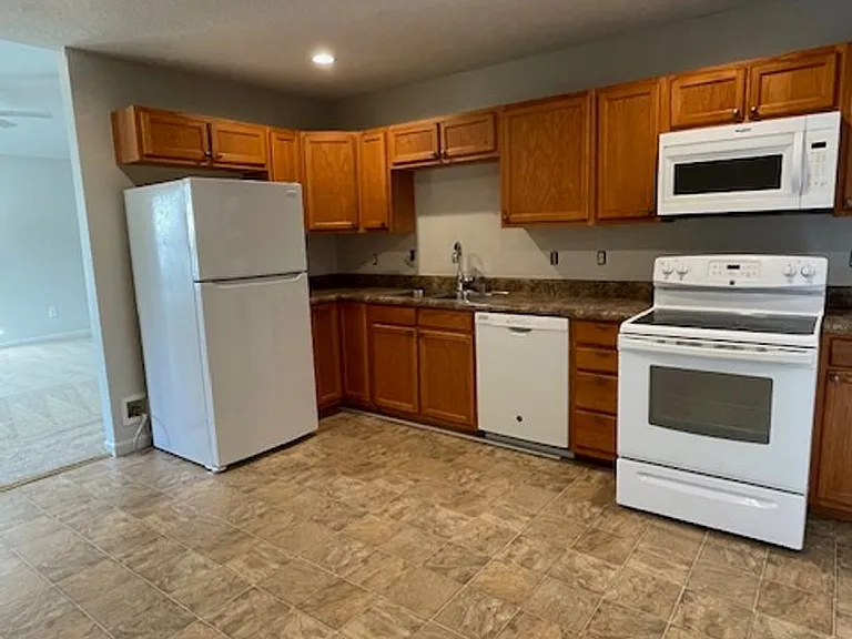 702 Patriot Ln — Photo 4